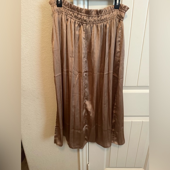 Gorgeous pleated Midi Skirt size Large - Picture 3 of 3